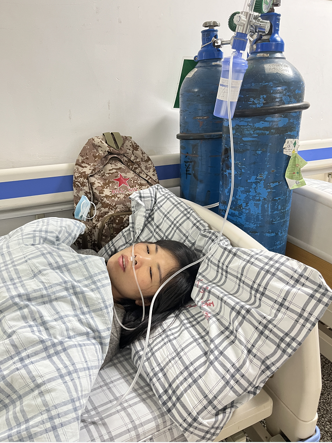 “送關懷、暖人心”公司綜合部探望住院員工